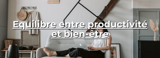 Jeune femme télétravail sur canapé moderne dans salon minimaliste favorisant productivité et bien-être